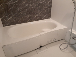 落ち着いた空間のお風呂です