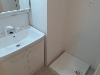 明るい洗面所です