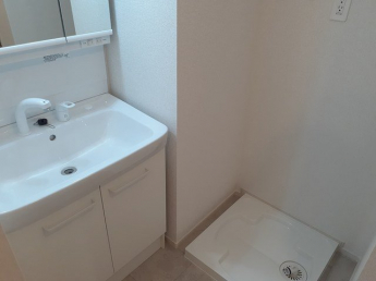 明るい洗面所です