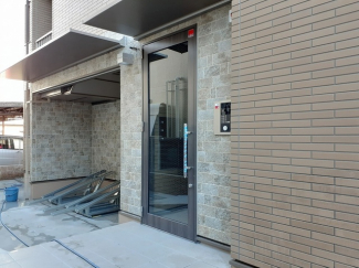 清潔なエントランスです