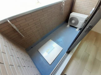 バルコニーからの眺めを楽しみながら食事をしませんか