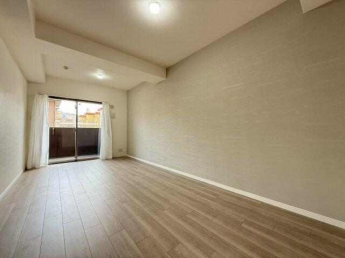 日差しを感じる落ち着きのLDK