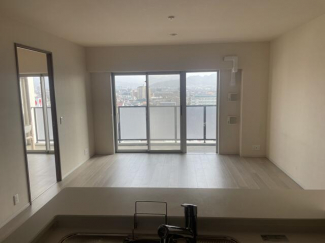 キッチンからリビング