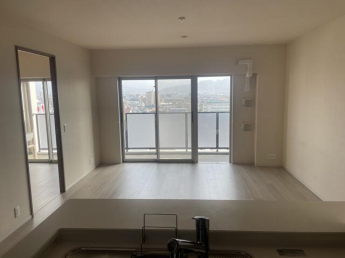 キッチンからリビング