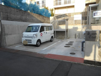 【駐車場】