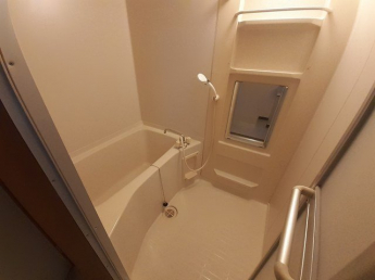 コンパクトで使いやすいお風呂です