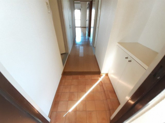 収納もある玄関です