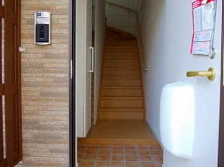 収納もある玄関です