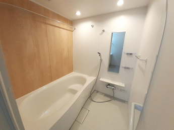 落ち着いた空間のお風呂です