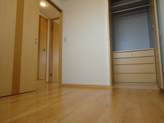 洋室(収納家具付き)