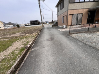 【前面道路含む現地写真】