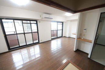 ゆったり過ごせる居間です