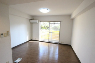 こちらの居間で趣味の時間をお楽しみください