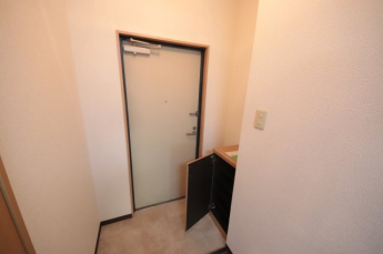 収納もある玄関です