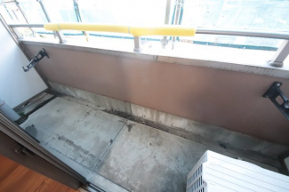 開放的で明るい空間を演出してくれるバルコニーです