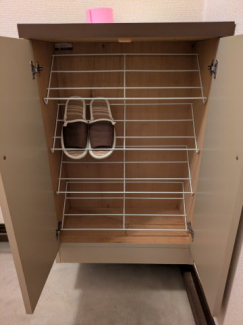 靴箱。シューズラック付き。