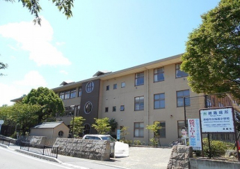 旭森小学校まで1300m