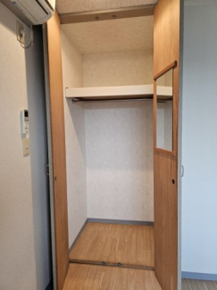 天井まである収納です。