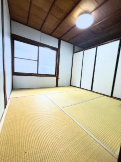 内装は落ち着いています