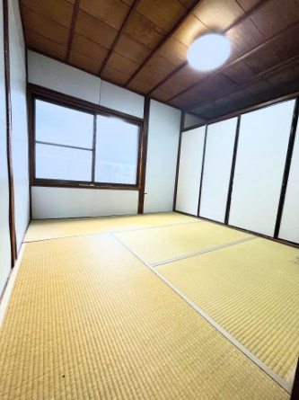 内装は落ち着いています