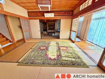 １Ｆ玄関横の８帖和室です。