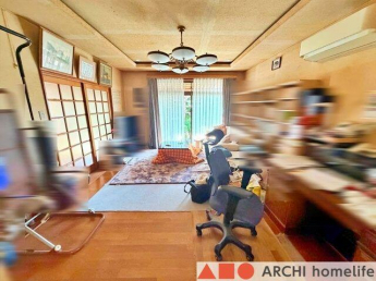 １Ｆ１２帖洋室です。