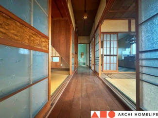 6帖和室と4.5帖和室の間の廊下