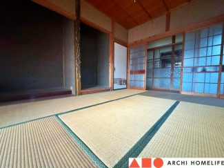 1階の床の間のある6帖和室