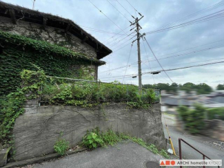 建築条件なし！物件横に階段があり、階段から敷地に入ります。