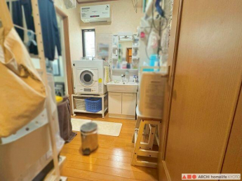 洗面室。都市ガスを使用しているので、乾太くん(ガス衣類乾燥機