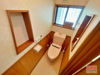 温水洗浄便座付きのお手洗いです。