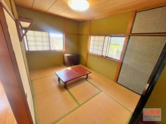 ２Ｆ南西側にある６帖和室です。