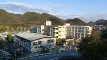 姫路市立峰相小学校まで1550m