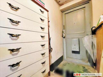 省スペースの内玄関。