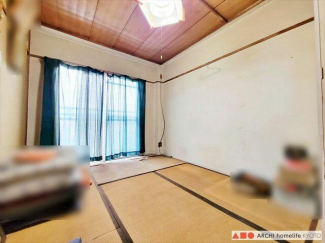 南向きの6帖和室。南面の掃き出し窓から明るい陽射しが入ります