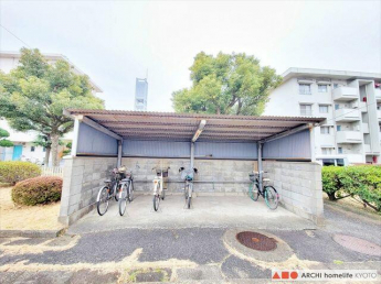 共用の自転車置き場です。