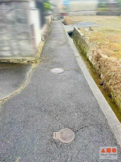 東側(公道)　幅員約2m、接面約39m※要セットバック