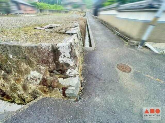 東側(公道)　幅員約2m、接面約39m※要セットバック