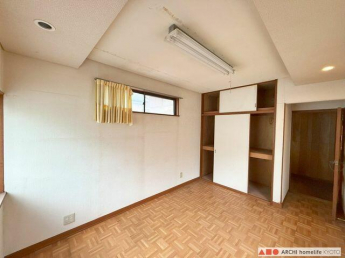 中2階にあたる6.5帖洋室です。