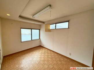 中2階にあたる6.5帖洋室を別角度から。