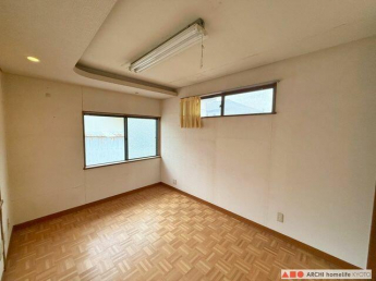 中2階にあたる6.5帖洋室を別角度から。