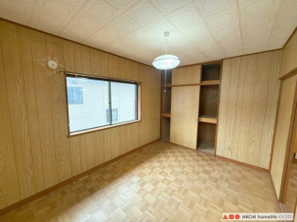 大きい押入のある2F6帖洋室です。