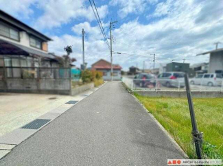 写真向かって右側に写る土地は対象外です。