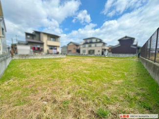 土地の南側から北東の向きに撮った写真。