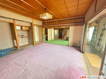 仏間のある7帖の和室。5.2帖和室や縁側と続きになっています