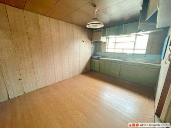 壁付けのキッチン。