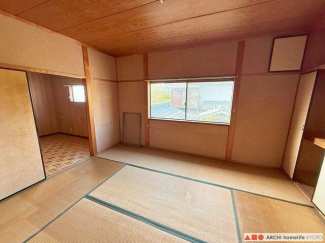 2Fの6帖和室。押入あり！隣接する6帖洋室とも繋がっています