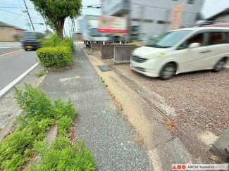 東側(公道)　幅員約9m、接面約9.8m