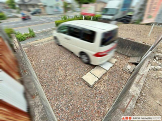 高低差のあるお土地です。