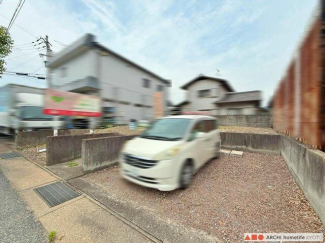 高低差のあるお土地です。